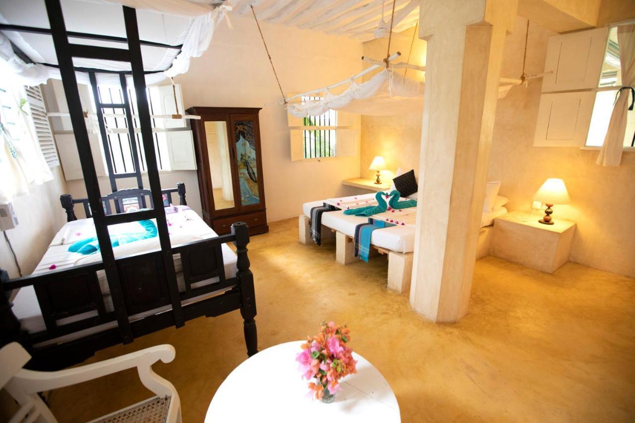 Banana House And Wellness Centre Hotel Lamu Exterior photo